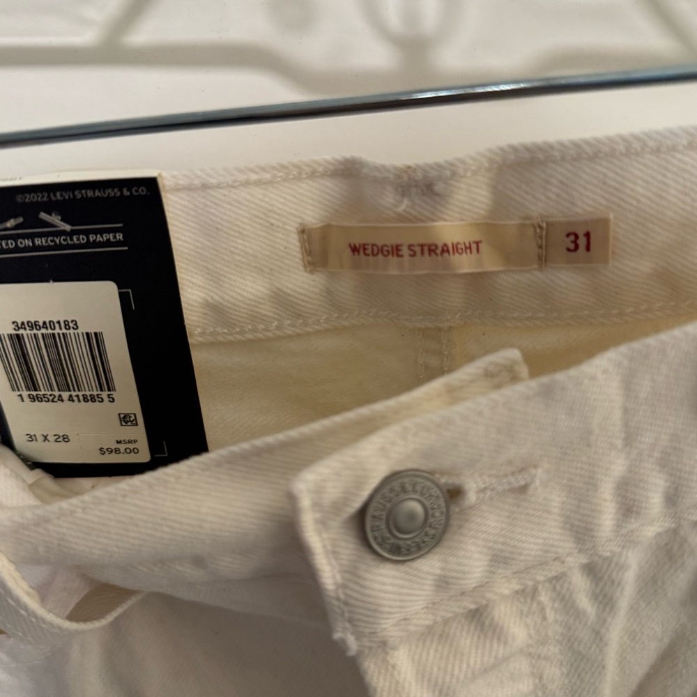 Levi's Women's Cream Wedgie Straight Leg Jeans - Picture 10 of 12